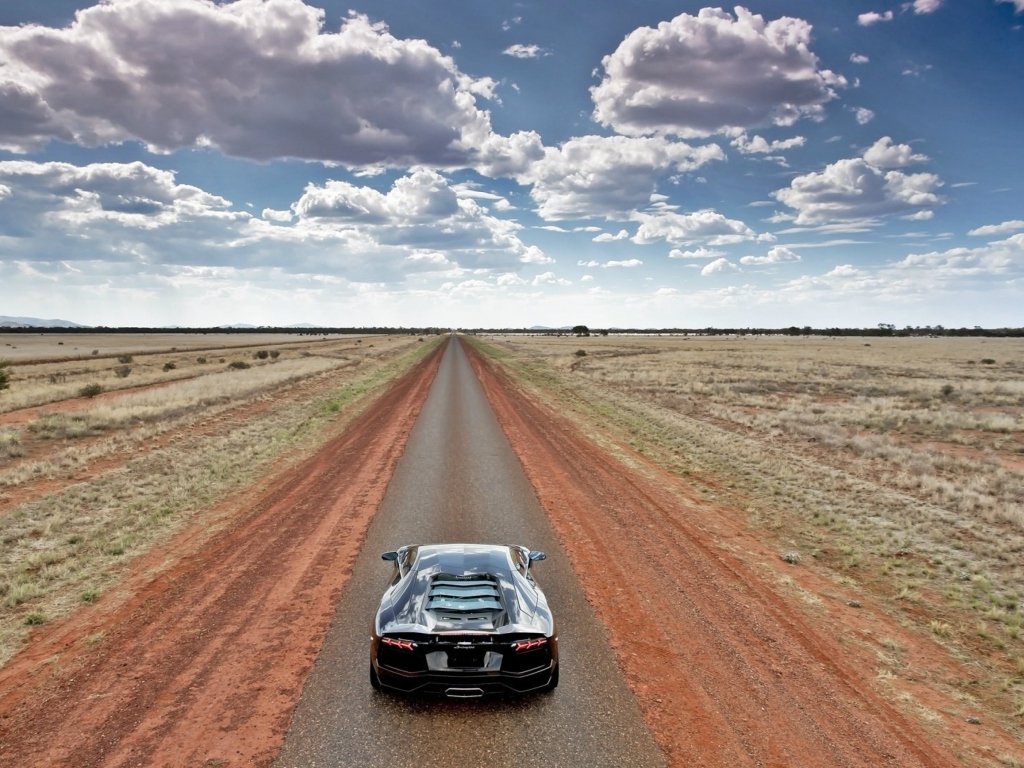 Fondo de pantalla Lamborghini Aventador On Empty Country Road 1024x768