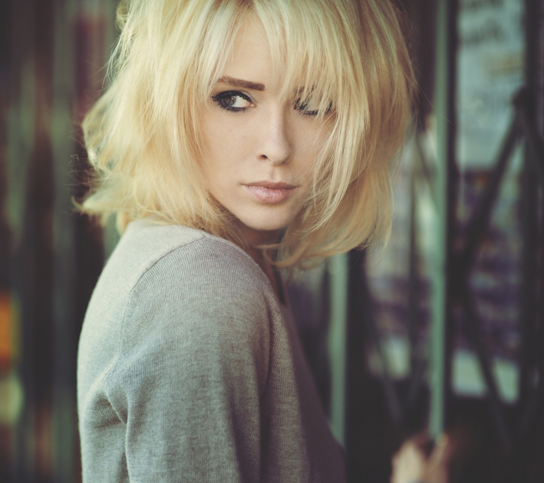 Fondo de pantalla Short Hair Blonde 1080x960