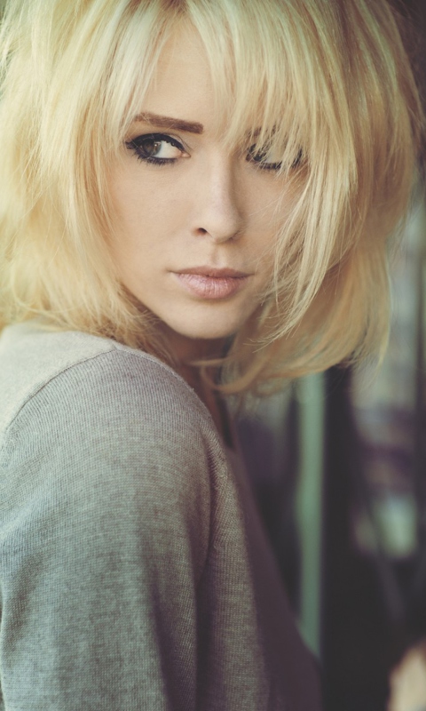 Das Short Hair Blonde Wallpaper 480x800