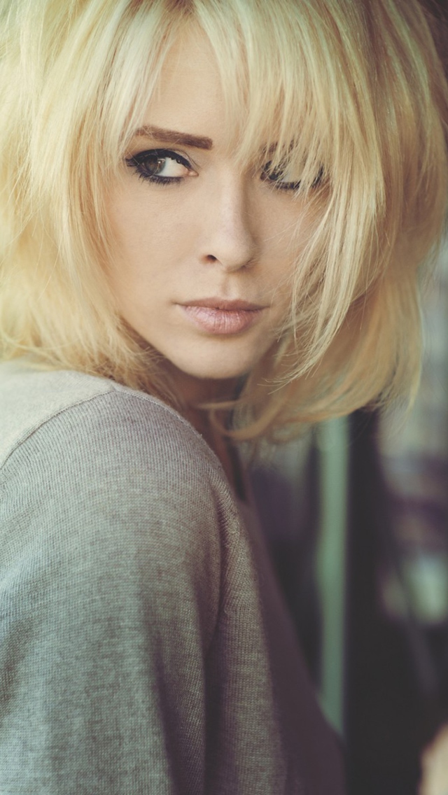 Screenshot №1 pro téma Short Hair Blonde 640x1136