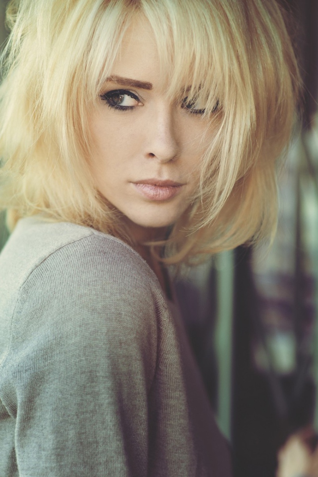 Screenshot №1 pro téma Short Hair Blonde 640x960