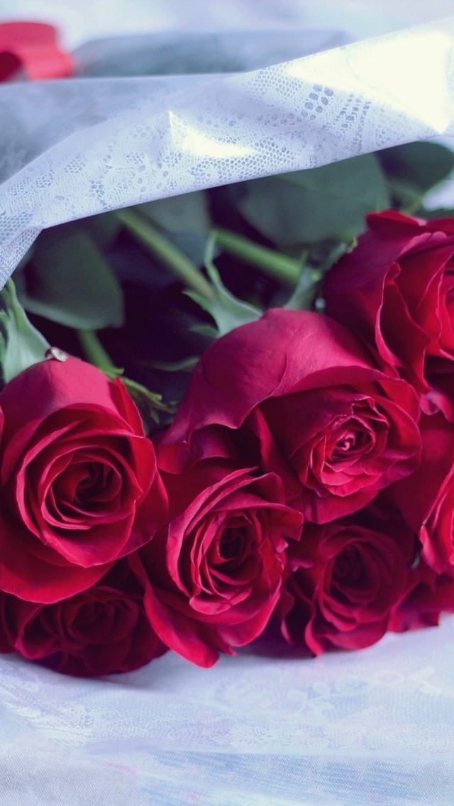 Обои Red Roses 640x1136