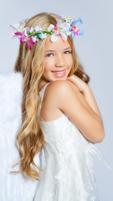 Fondo de pantalla Little White Angel 360x640