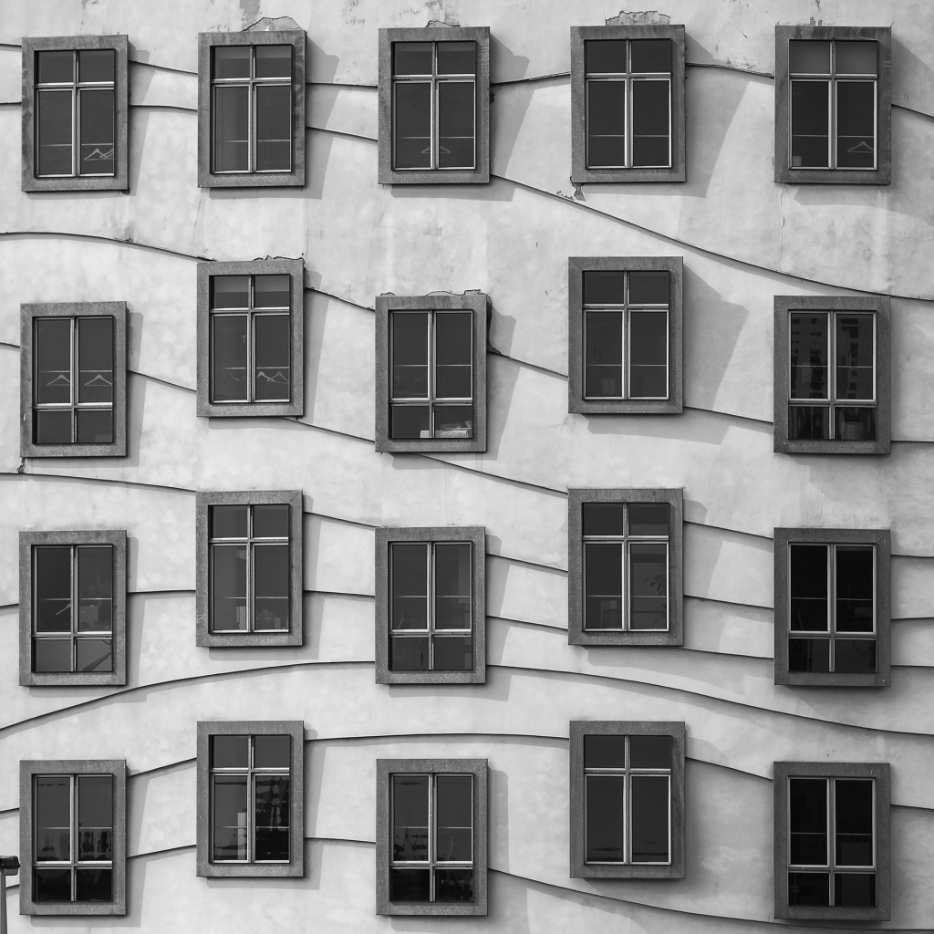 Das Windows Geometry on Dancing House Wallpaper 1024x1024
