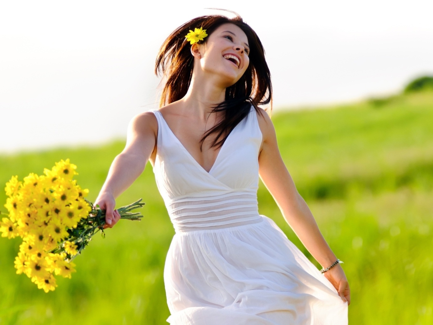 Happy Girl With Yellow Flowers wallpaper 1400x1050