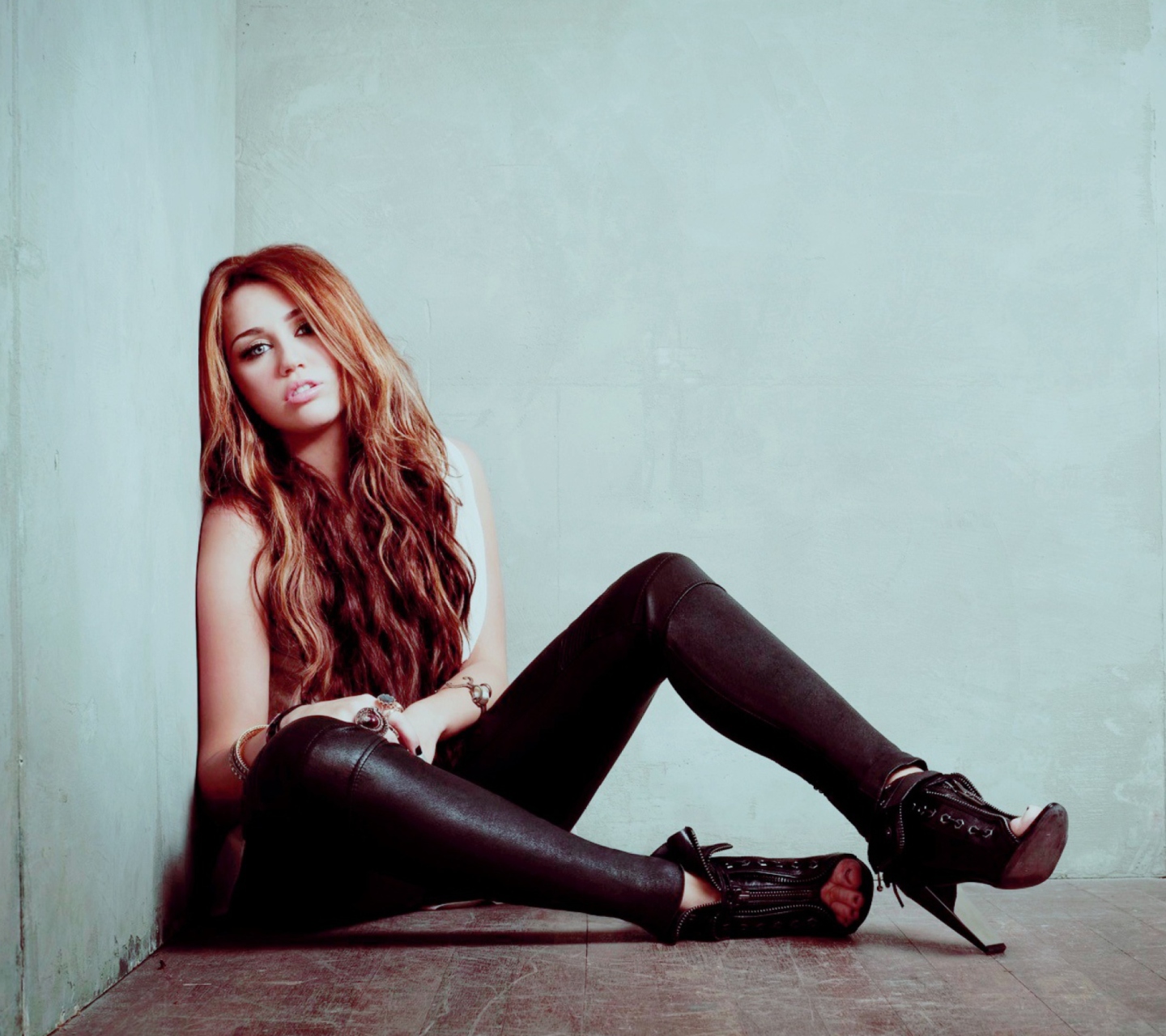 Обои Miley Cyrus Hot 1440x1280