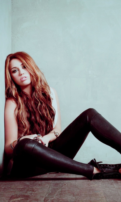 Обои Miley Cyrus Hot 480x800