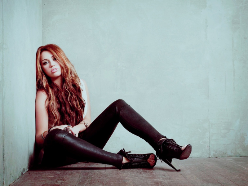 Screenshot №1 pro téma Miley Cyrus Hot 800x600