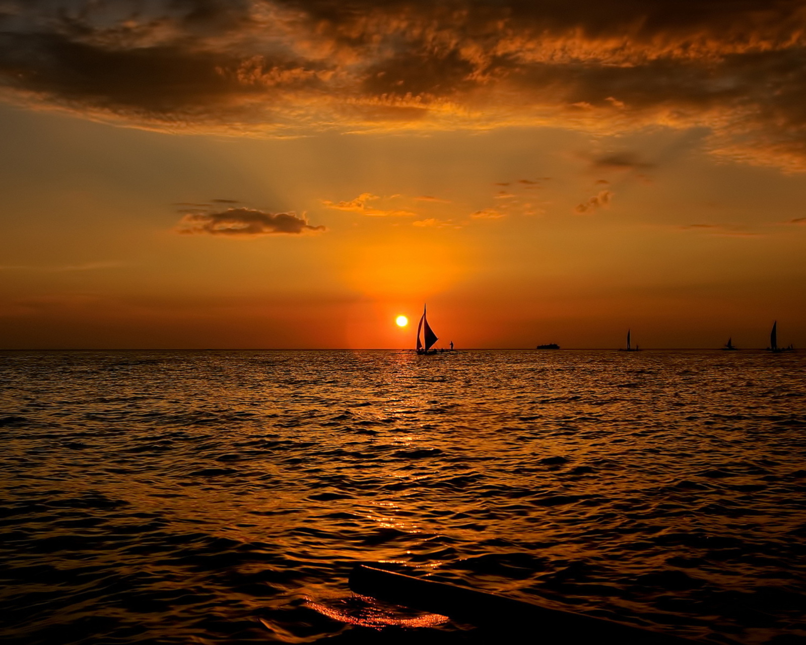 Sfondi Sunset Sailing 1600x1280