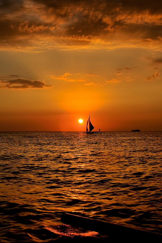 Fondo de pantalla Sunset Sailing 640x960