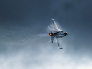 Das F 16 Fighting Falcon Wallpaper 320x240