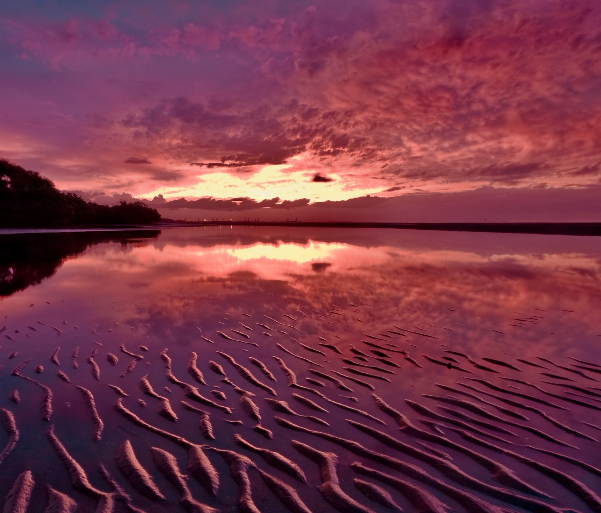 Fondo de pantalla Red Sunset and Lake Surface 1200x1024