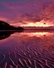 Das Red Sunset and Lake Surface Wallpaper 176x220