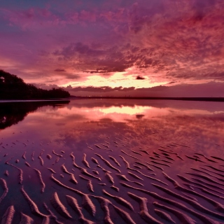 Red Sunset and Lake Surface sfondi gratuiti per iPad 3