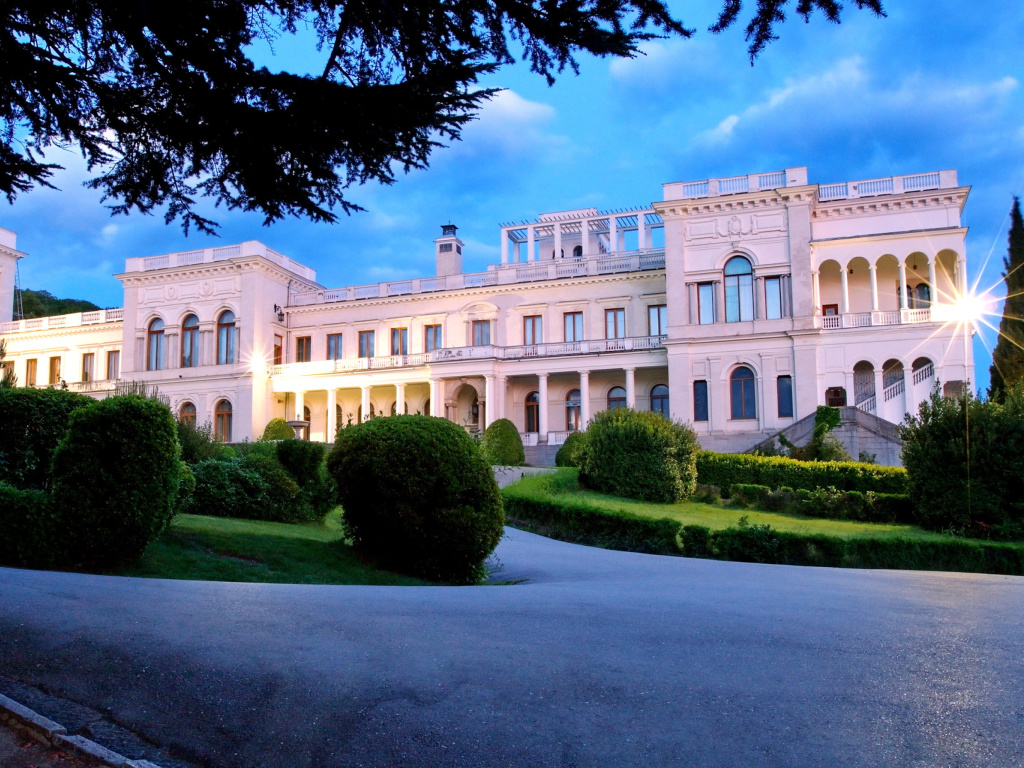 Livadia Palace in Crimea wallpaper 1024x768