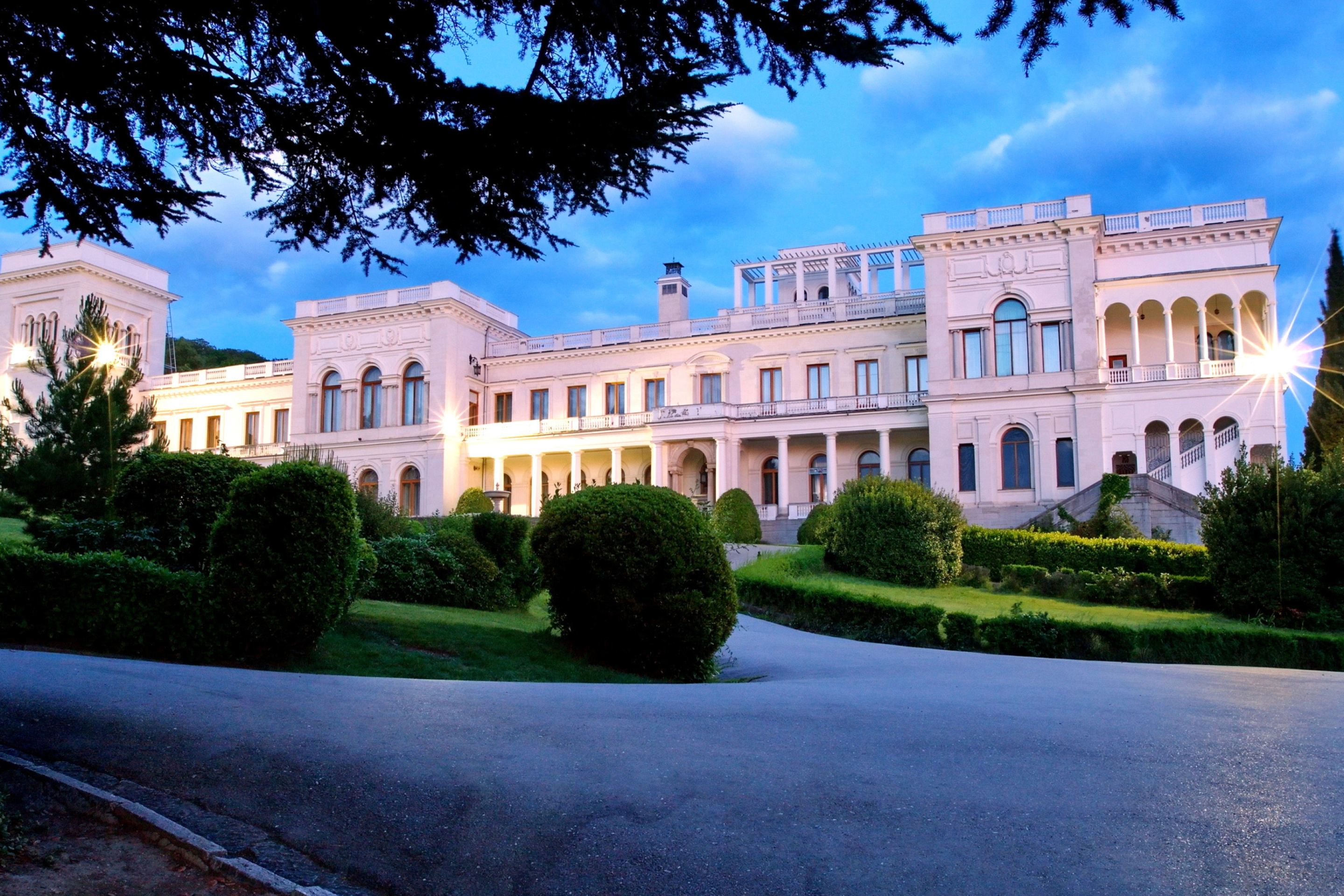 Screenshot №1 pro téma Livadia Palace in Crimea 2880x1920