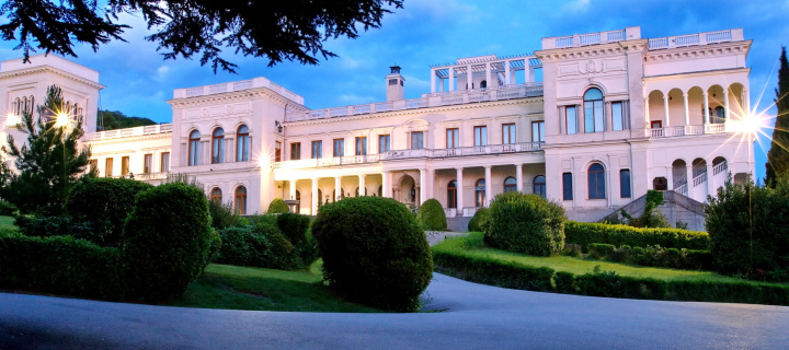 Livadia Palace in Crimea wallpaper 720x320