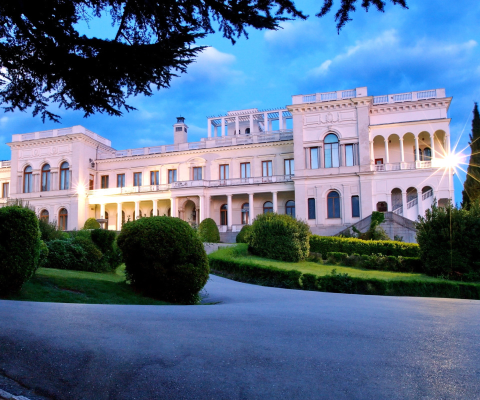 Das Livadia Palace in Crimea Wallpaper 960x800