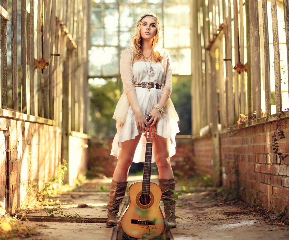 Girl With Guitar Chic Country Style screenshot #1 960x800