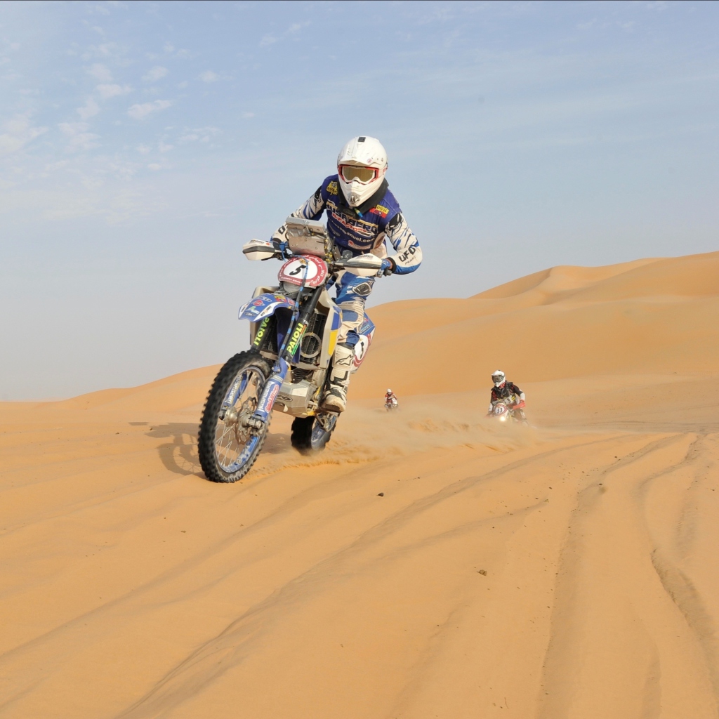 Moto Rally In Desert wallpaper 1024x1024