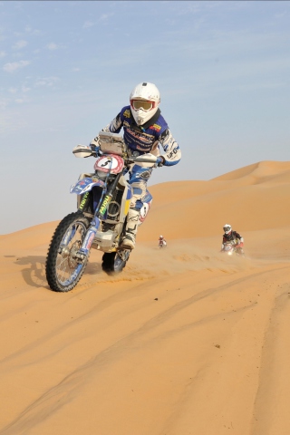 Fondo de pantalla Moto Rally In Desert 320x480