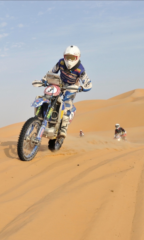 Fondo de pantalla Moto Rally In Desert 480x800