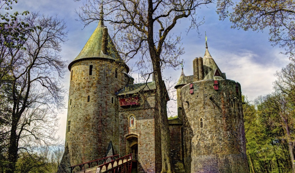 Обои Castell Coch in South Wales 1024x600