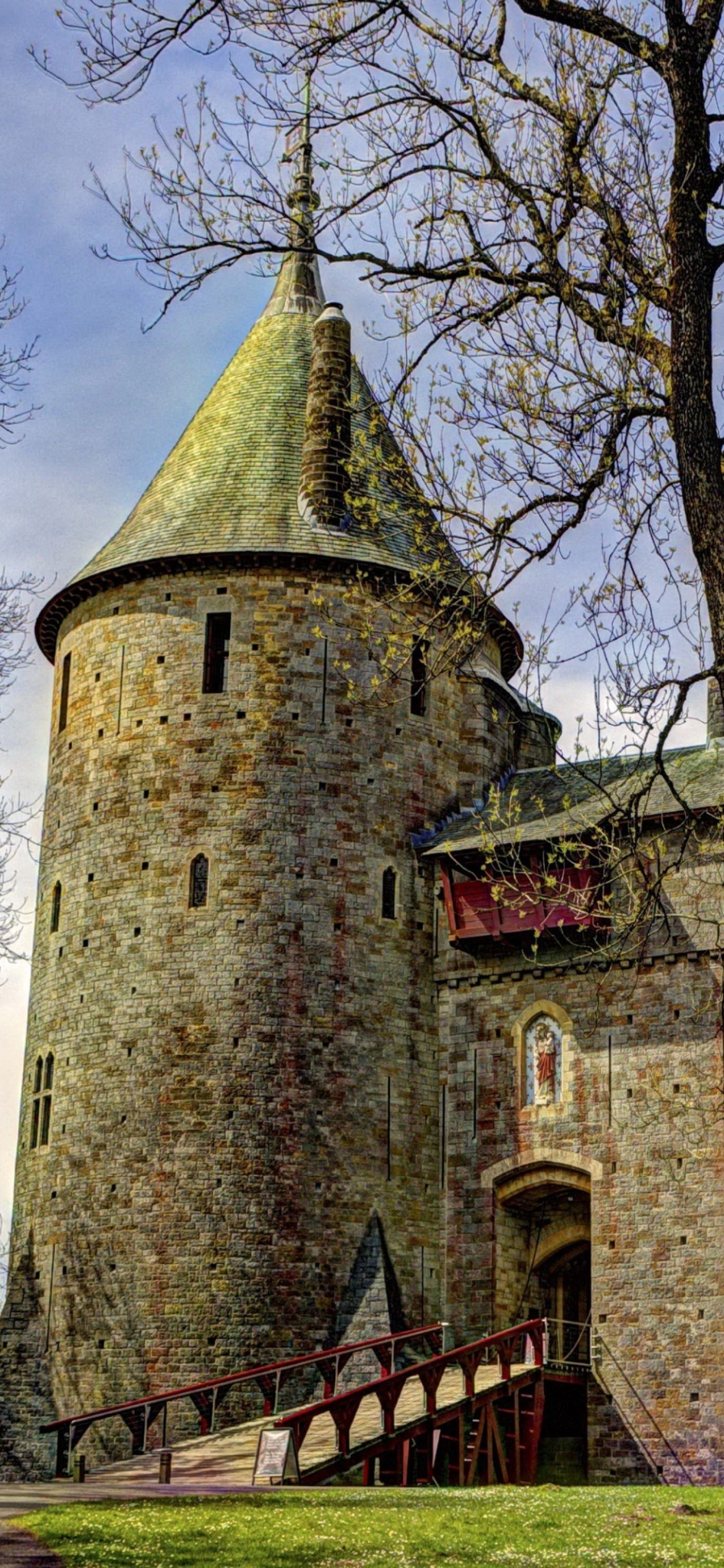 Обои Castell Coch in South Wales 1170x2532