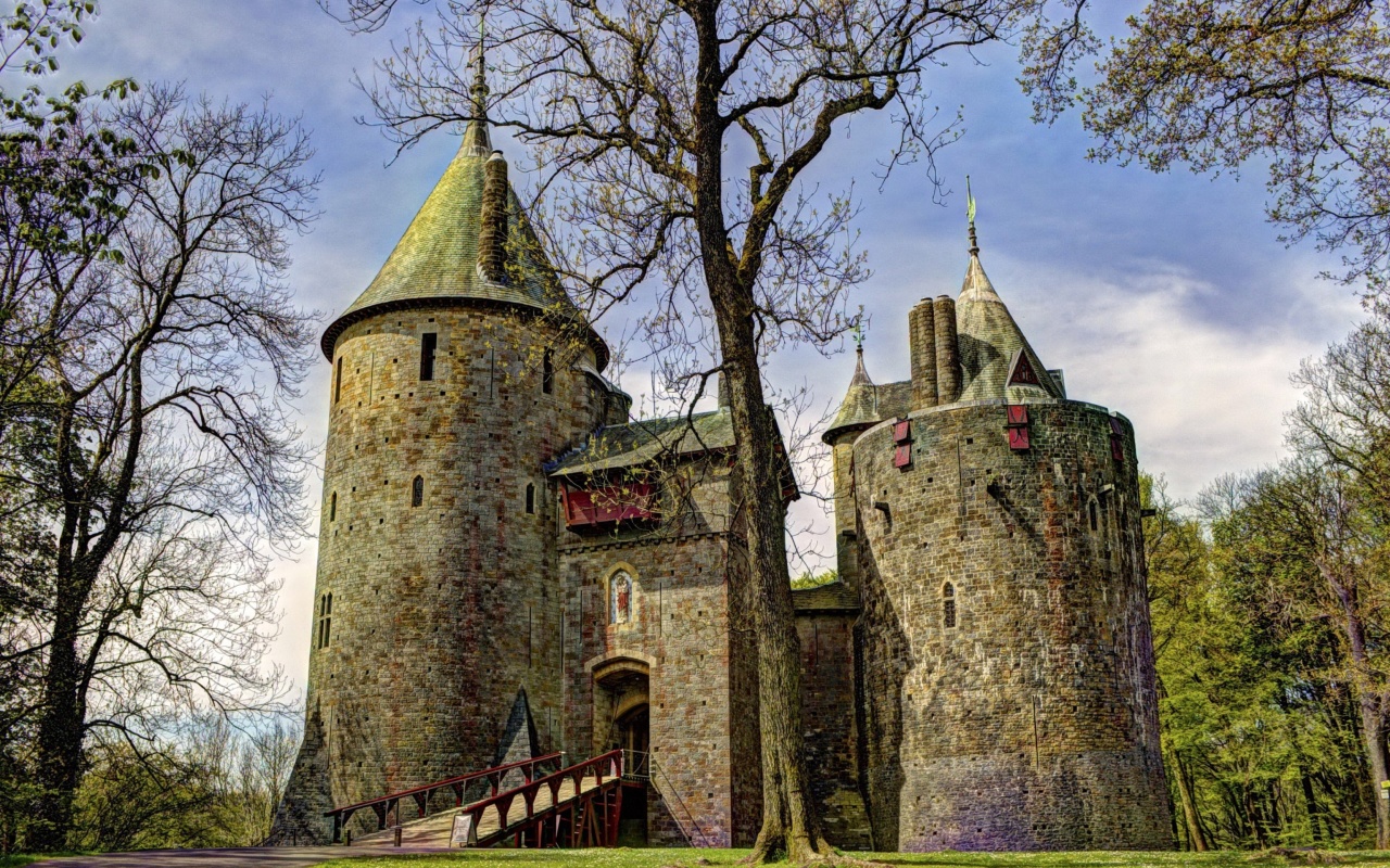 Sfondi Castell Coch in South Wales 1280x800