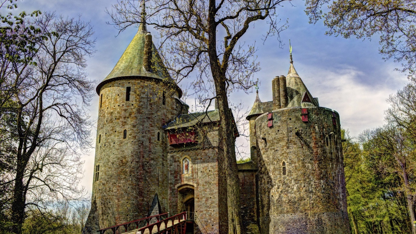 Обои Castell Coch in South Wales 1366x768