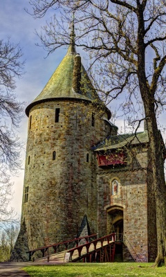 Castell Coch in South Wales screenshot #1 240x400
