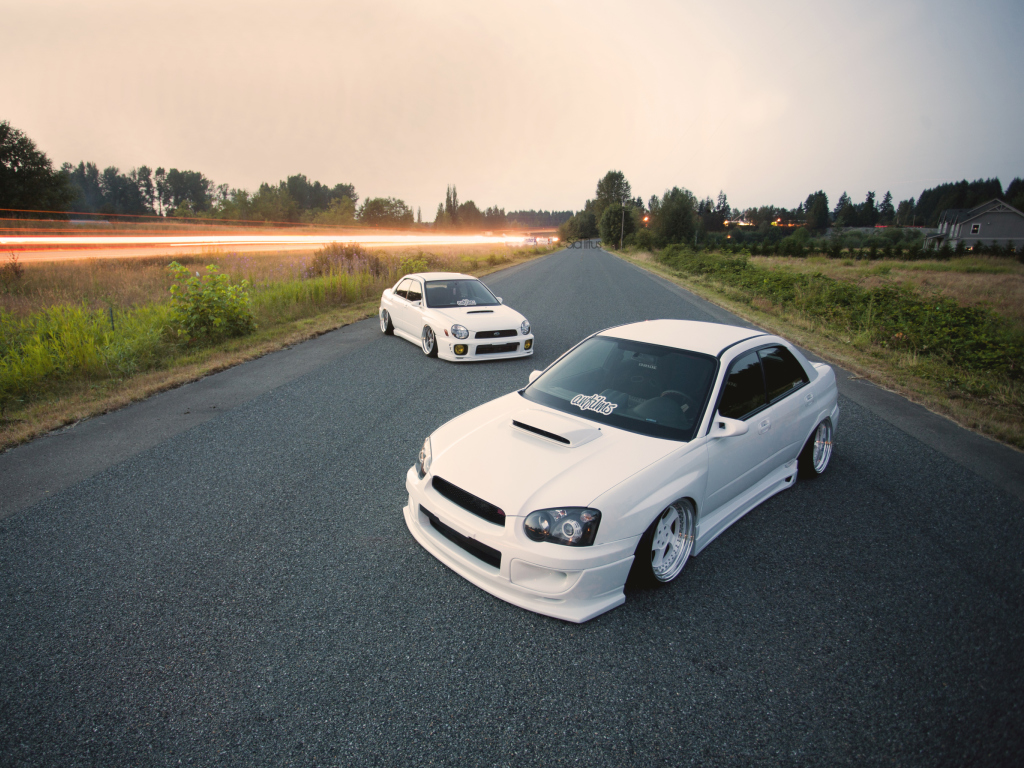 Das White Subaru Impreza Wallpaper 1024x768