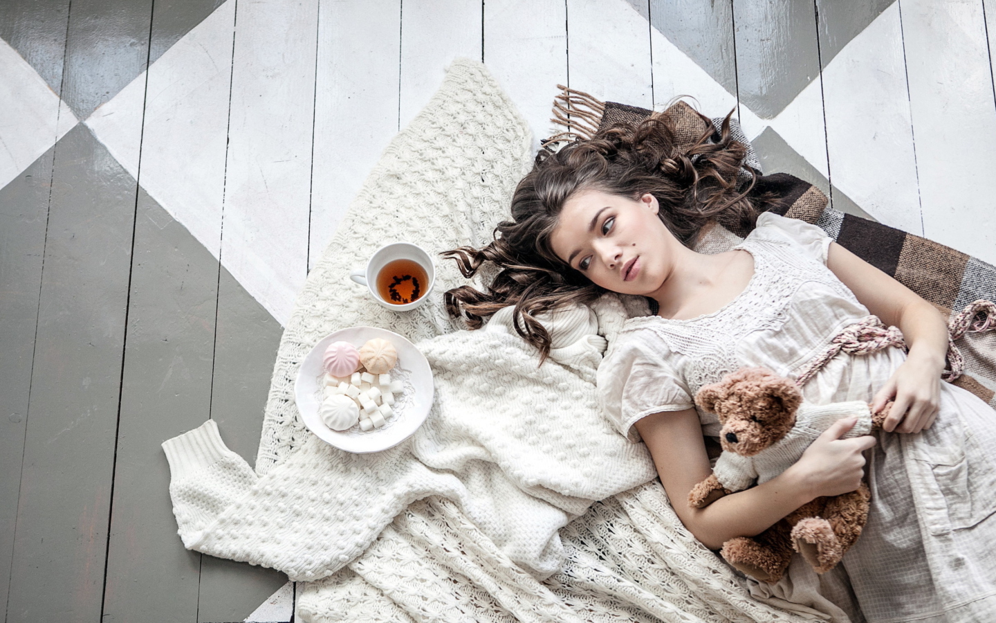 Romantic Girl With Teddy Bear wallpaper 1440x900