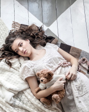 Sfondi Romantic Girl With Teddy Bear 176x220