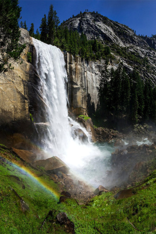 Fondo de pantalla Vernal Fall in Nevada National Park 320x480