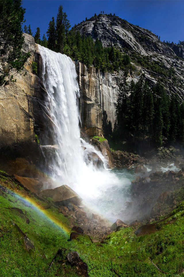 Sfondi Vernal Fall in Nevada National Park 640x960