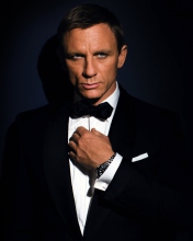 Sfondi James Bond Suit 176x220