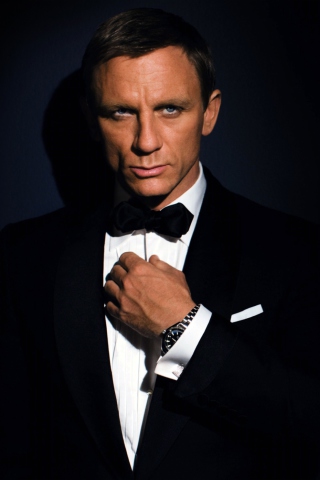 Sfondi James Bond Suit 320x480