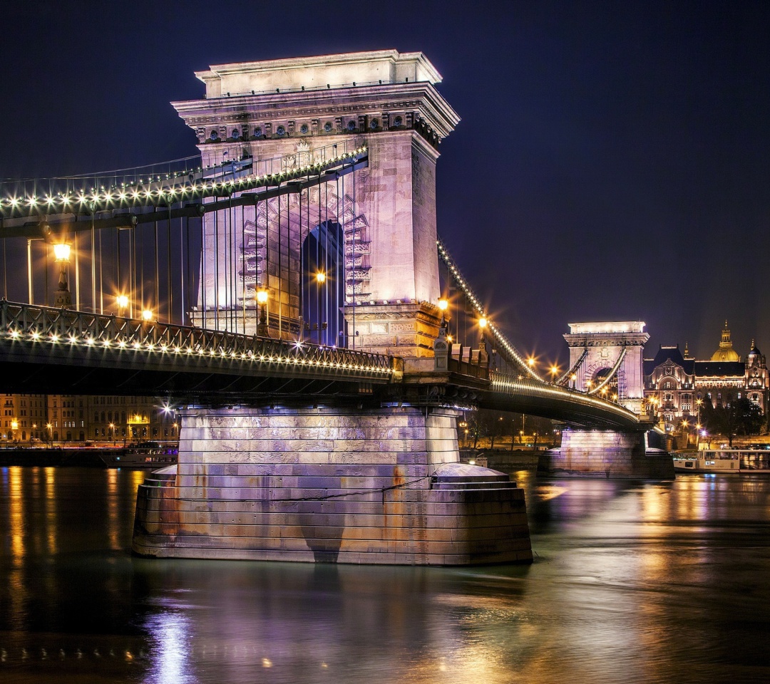 Fondo de pantalla Chain Bridge in Budapest on Danube 1080x960