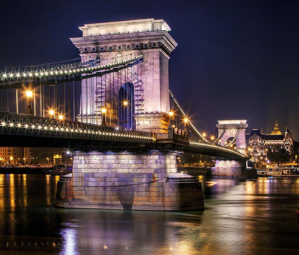 Fondo de pantalla Chain Bridge in Budapest on Danube 1200x1024