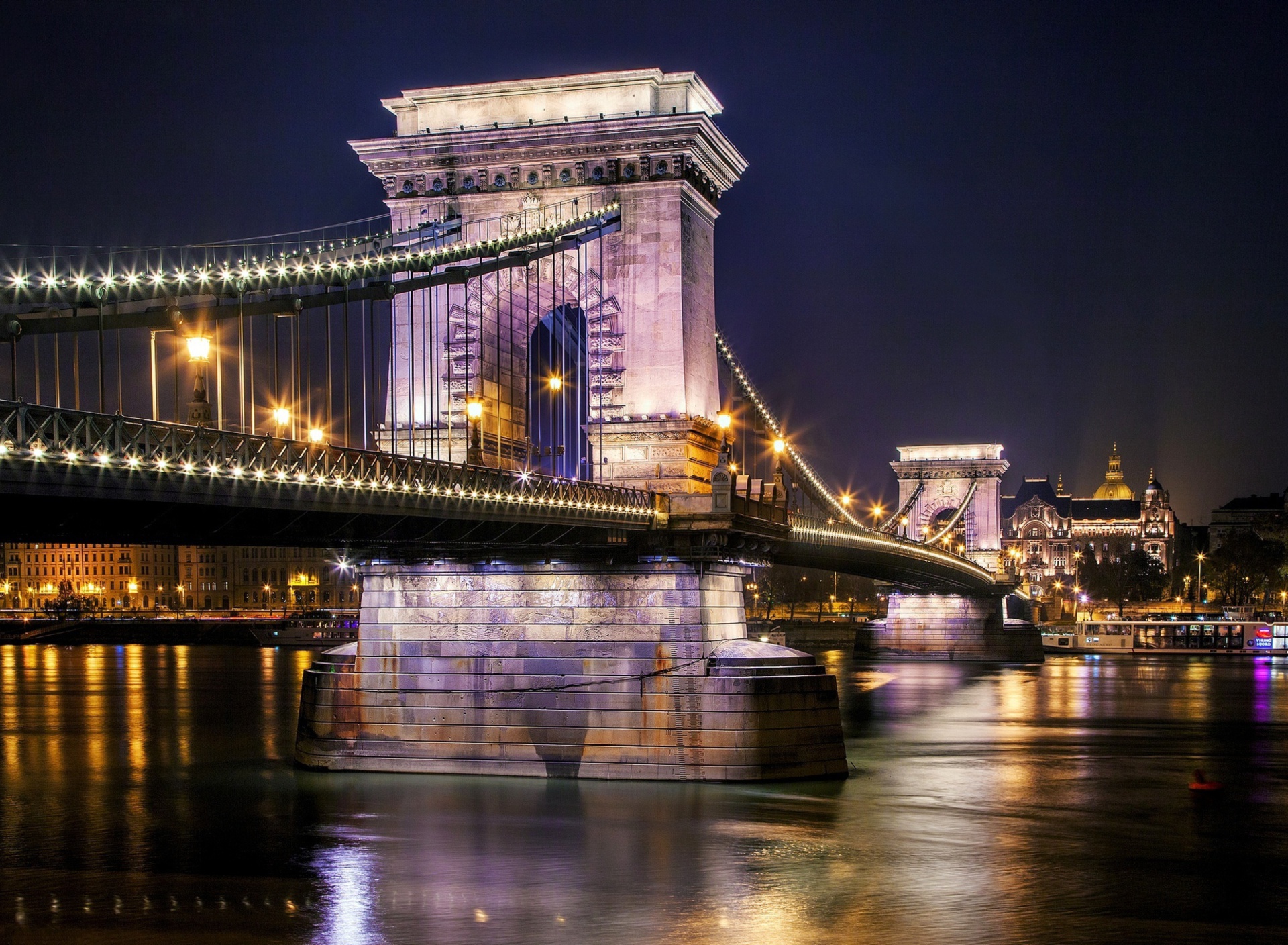 Обои Chain Bridge in Budapest on Danube 1920x1408