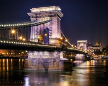 Das Chain Bridge in Budapest on Danube Wallpaper 220x176