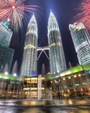 Das Petronas Towers in Kuala Lumpur (Malaysia) Wallpaper 128x160