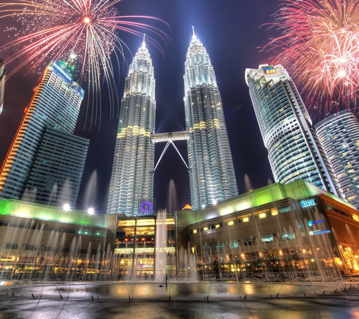 Petronas Towers in Kuala Lumpur (Malaysia) wallpaper 1440x1280