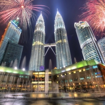 Petronas Towers in Kuala Lumpur (Malaysia) screenshot #1 208x208