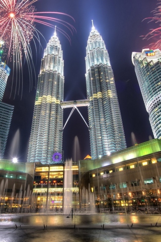 Das Petronas Towers in Kuala Lumpur (Malaysia) Wallpaper 320x480