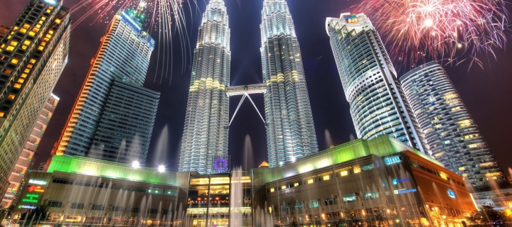 Sfondi Petronas Towers in Kuala Lumpur (Malaysia) 720x320