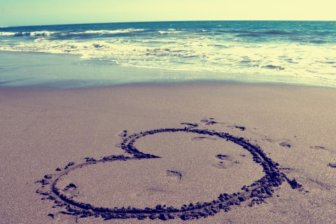 Heart On Sand wallpaper 480x320