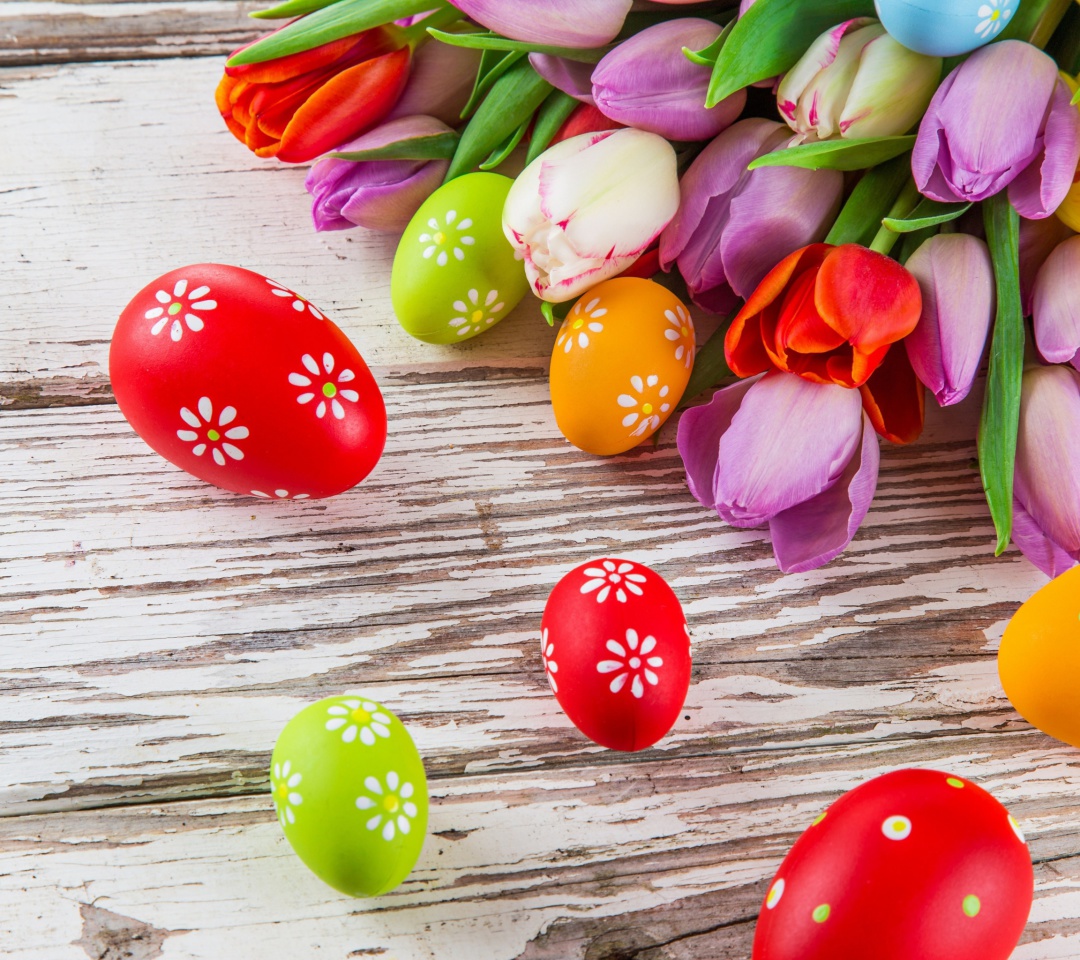 Обои Easter Tulips and Colorful Eggs 1080x960