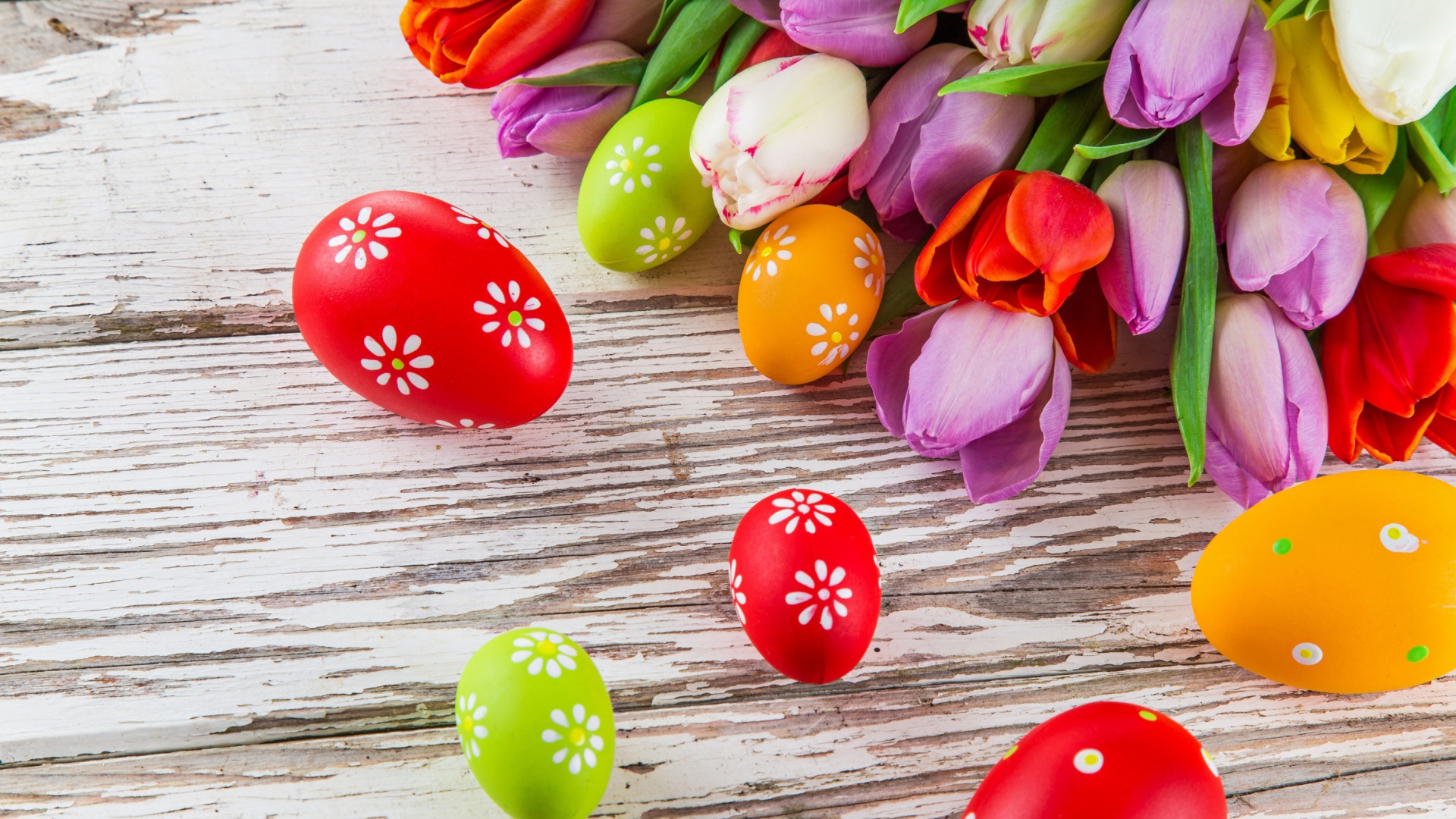 Sfondi Easter Tulips and Colorful Eggs 1920x1080